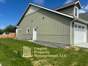 1611 Irvine Wy in Sandpoint, ID - Building Photo - Building Photo