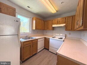 22028 Oxford Ct in Lexington Park, MD - Building Photo - Building Photo
