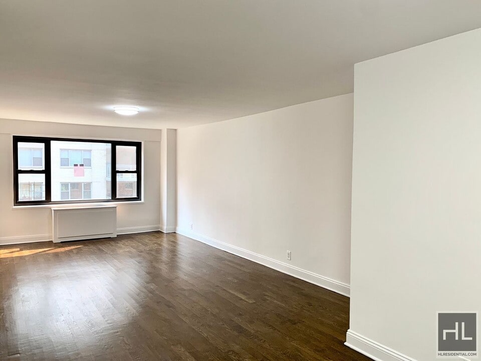 EAST 56 STREET in New York, NY - Building Photo