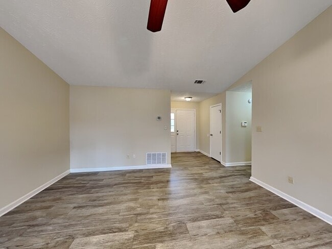 411 Fieldgreen Dr in Jonesboro, GA - Foto de edificio - Building Photo