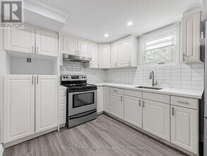 1551 Dellbrook Ave in Pickering, ON - Building Photo - Building Photo