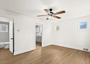 24266 Eureka Ave in Warren, MI - Building Photo - Building Photo