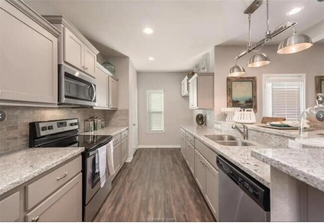 3328 Papa Bear Dr, Unit 3-318 in College Station, TX - Building Photo - Building Photo