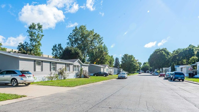 Grand Mobile Estates in Grand Rapids, MI - Foto de edificio - Building Photo