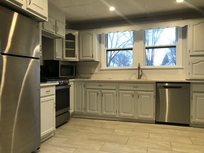 15 Montvale Ave in Stoneham, MA - Building Photo - Building Photo