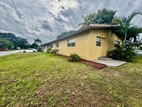1520 N 25th Ave in Hollywood, FL - Building Photo - Building Photo