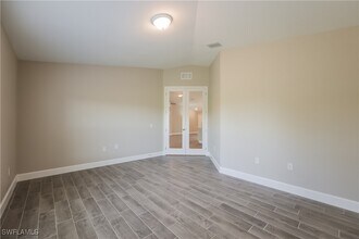 2519 24th St W in Lehigh Acres, FL - Foto de edificio - Building Photo