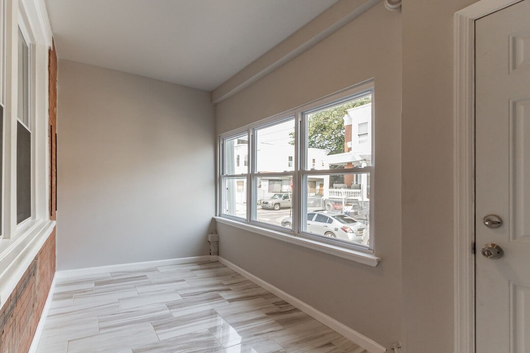 5628 Broomall St in Philadelphia, PA - Building Photo