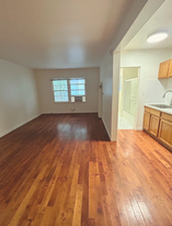 645 Burnside Ave in Los Angeles, CA - Building Photo