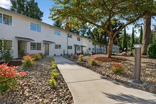 Pine Grove in Portland, OR - Building Photo