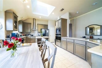 18667 Gibbons Dr in Dallas, TX - Building Photo - Building Photo