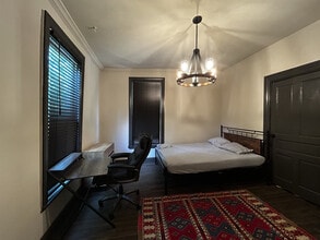 2203 Kemper Ln in Cincinnati, OH - Building Photo - Building Photo