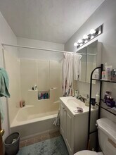 217 Holland St, Unit 3 in Somerville, MA - Foto de edificio - Building Photo