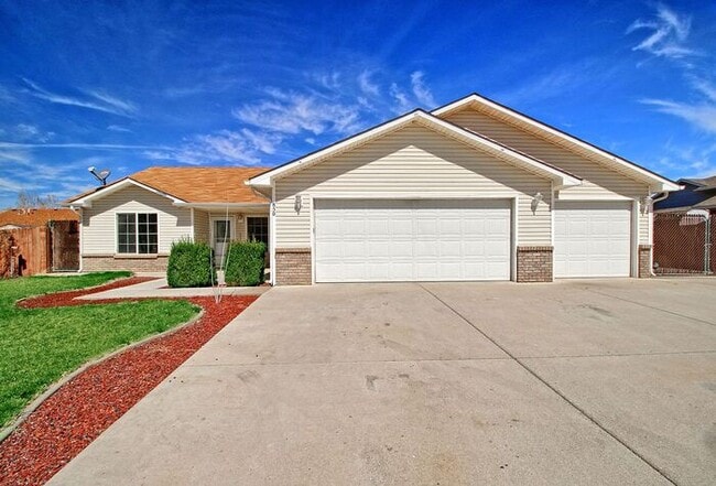 property at 850 Henry Cir