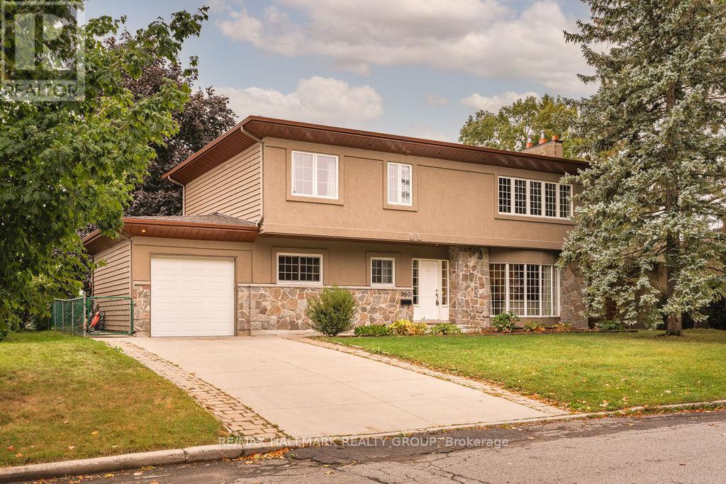 960 Elsett Dr in Ottawa, ON - Building Photo