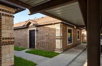 2616 Larkspur Ave, Unit 2BR-2BA Fully Furnished in Edinburg, TX - Foto de edificio - Building Photo