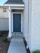 8312 Whippersnapper Way in Roseville, CA - Building Photo - Building Photo