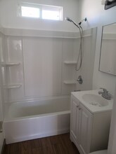 820 W Imperial Hwy, Unit 1 in Los Angeles, CA - Foto de edificio - Building Photo