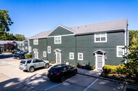 Roanoke Townhomes in Kansas City, MO - Building Photo - Building Photo