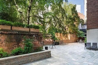 305 W 18th St in New York, NY - Building Photo - Building Photo