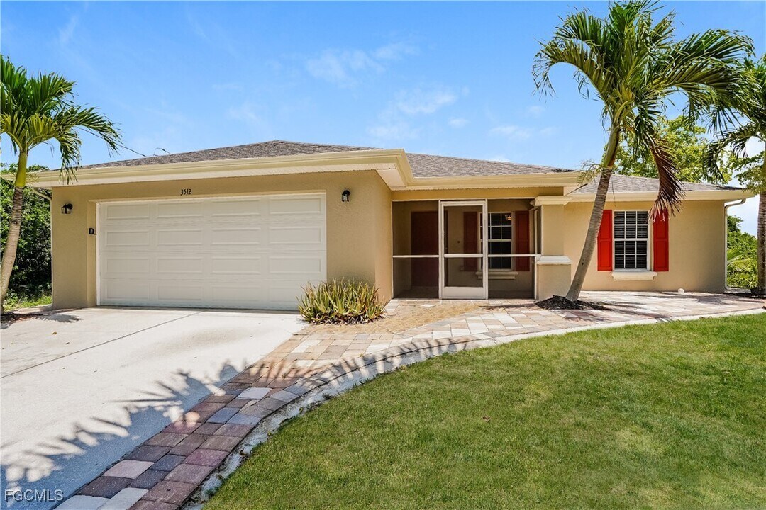 3512 2nd St SW in Lehigh Acres, FL - Foto de edificio