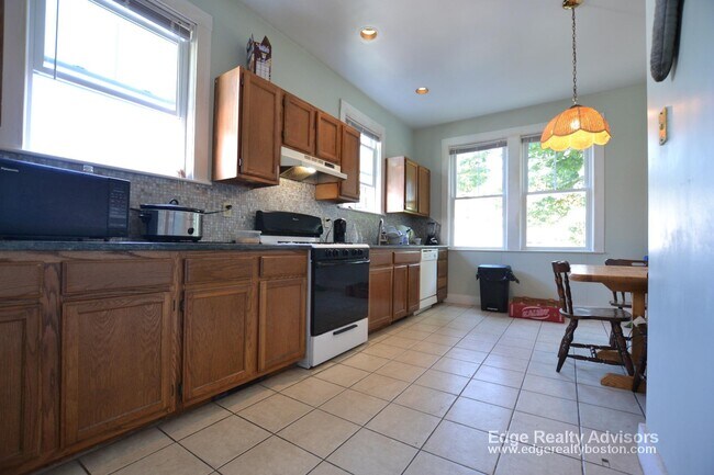 25 Burton St, Unit 1 in Boston, MA - Building Photo - Building Photo