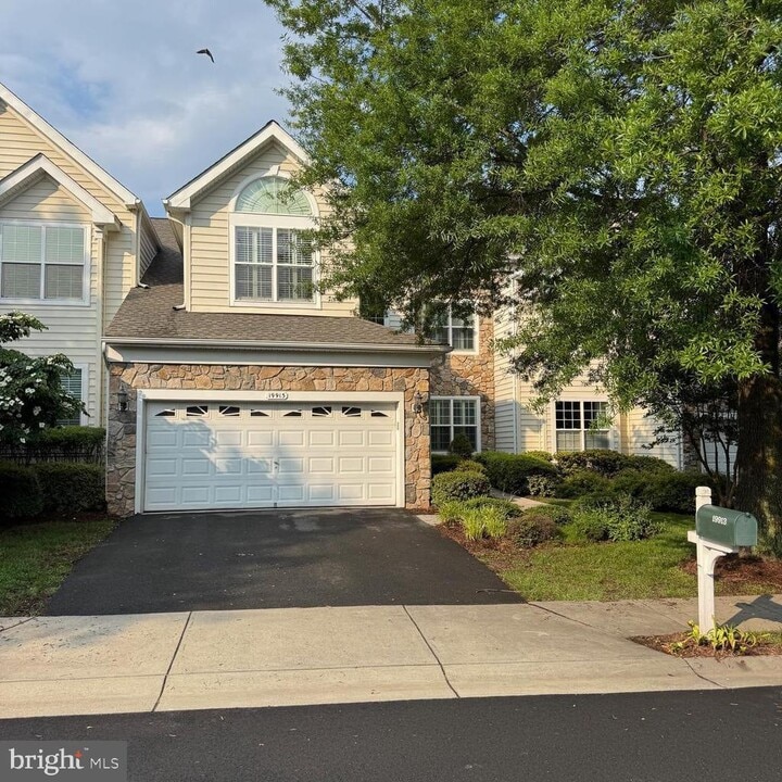 19913 Naples Lakes Terrace in Ashburn, VA - Building Photo