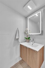 11401 NW 89th St in Doral, FL - Building Photo - Building Photo