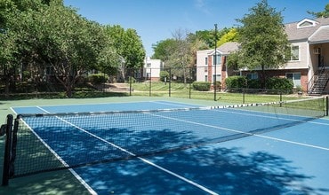 Sunbrook Apartments in St. Charles, MO - Foto de edificio - Building Photo