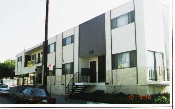 810 N Mott St in Los Angeles, CA - Building Photo