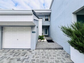 253 Poinciana Island Dr in Sunny Isles Beach, FL - Building Photo - Building Photo