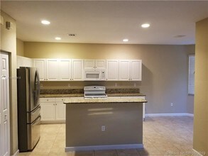 2914 NE 1st Dr in Homestead, FL - Building Photo - Building Photo