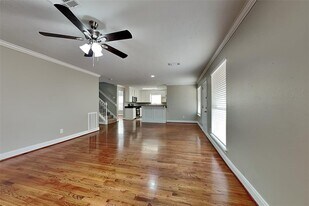 26876 Monarch Manor Ln in Humble, TX - Foto de edificio - Building Photo