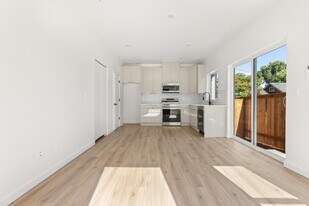 7009 NE 8th Ave in Portland, OR - Building Photo