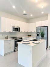 8001 NW 41st St, Unit F-206 in Doral, FL - Building Photo - Building Photo