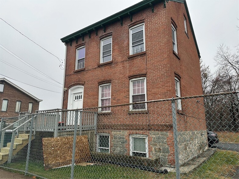 655 Broadway in Newburgh, NY - Building Photo