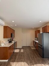 5209 S Pine St, Unit A in Tacoma, WA - Foto de edificio - Building Photo