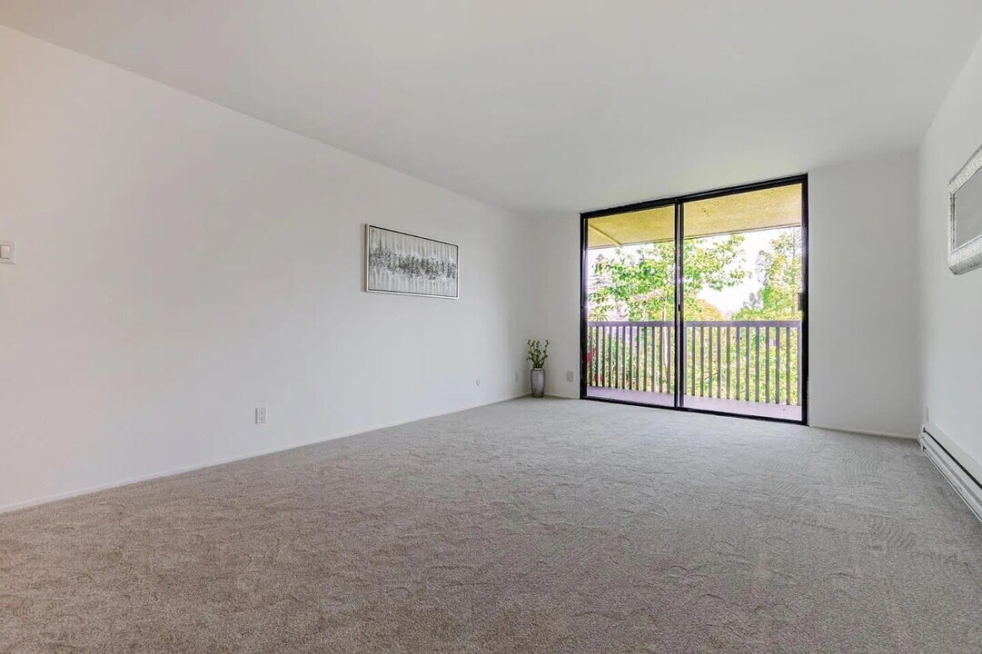 8351 Shelter Creek Ln in San Bruno, CA - Building Photo