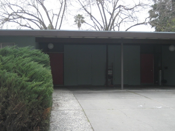 property at 916-918-918 Drake Dr