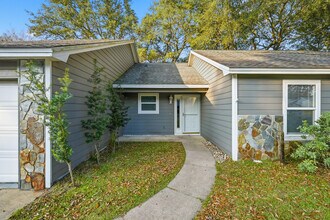 266 Honeysuckle Way in Niceville, FL - Building Photo - Building Photo