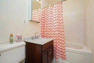 341 Monmouth St in Jersey City, NJ - Building Photo - Building Photo