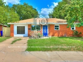 819 Oliver St in Norman, OK - Building Photo