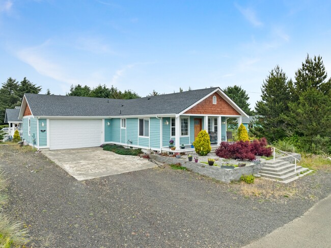 198 Clover St NW in Ocean Shores, WA - Building Photo - Building Photo
