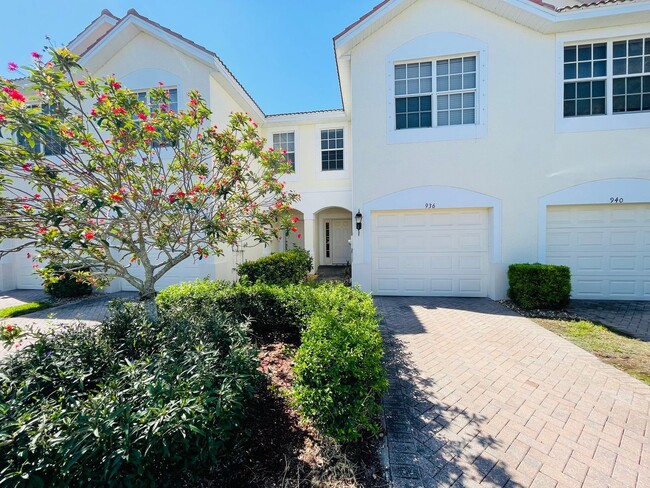 property at 936 Hampton Cir