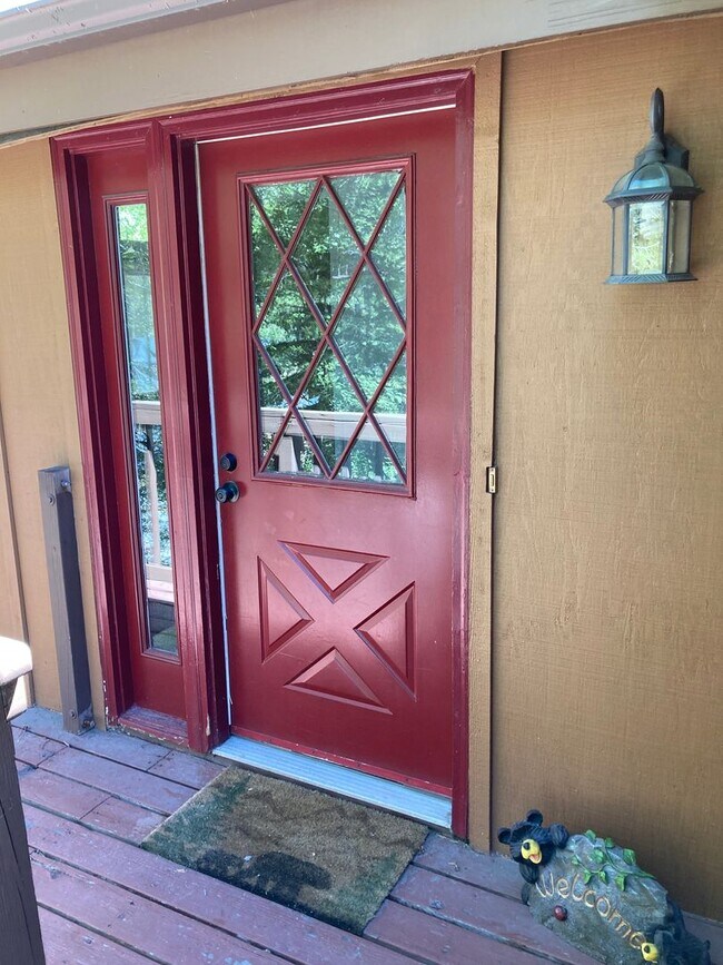 27205 Peninsula Dr in Lake Arrowhead, CA - Building Photo - Building Photo