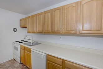 HOLMDEL POINTE in Keyport, NJ - Building Photo - Building Photo