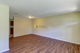 7438 Jade Dr N in Jacksonville, FL - Building Photo - Building Photo