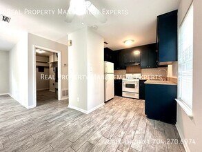 6850 Delta Lake Dr in Charlotte, NC - Building Photo - Building Photo