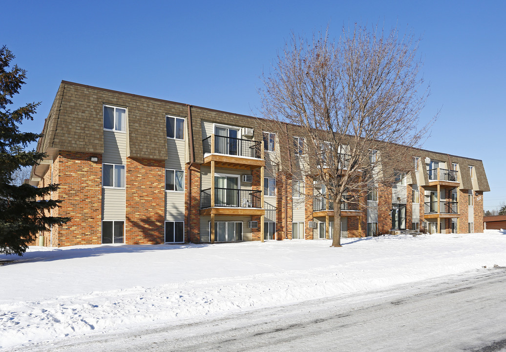 Woodlawn Terrace in Mounds View, MN - Building Photo