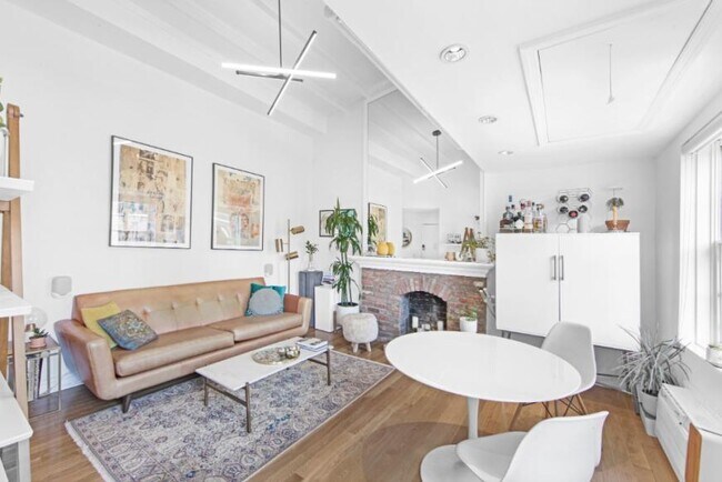 362 W 20th St in New York, NY - Building Photo - Building Photo